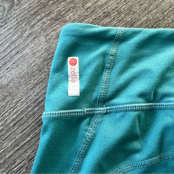 SOLD!!! Zella capris. - Picture 4 of 11